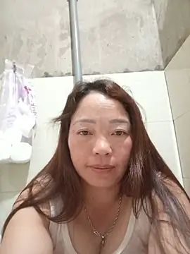 Yellow-pink online show from 06/14/26, 03:02