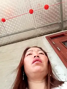 Yellow-pink online show from 04/14/26, 01:10