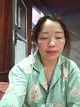 Yellow-pink online show from 07/15/26, 12:01