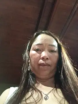 Yellow-pink online show from 04/23/26, 11:27