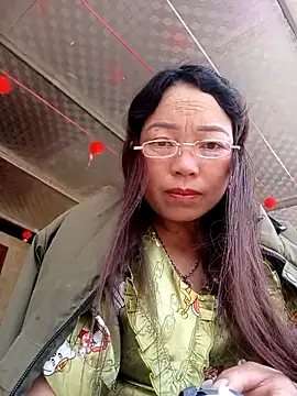 Yellow-pink online show from 03/19/26, 06:57