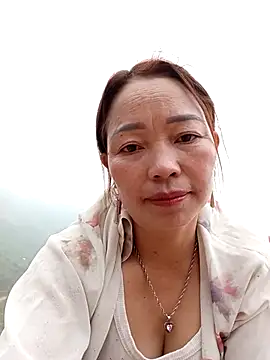 Yellow-pink online show from 04/05/26, 01:56