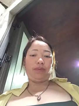 Yellow-pink online show from 04/17/26, 11:35