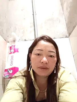 Yellow-pink online show from 04/16/26, 11:29