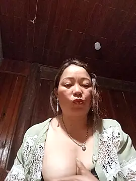 Yellow-pink online show from 04/28/26, 03:00