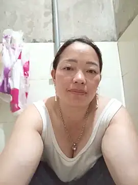 Yellow-pink online show from 05/22/26, 01:53