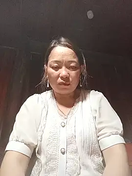 Yellow-pink online show from 05/15/26, 02:15
