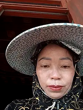 Yellow-pink online show from 04/04/26, 01:45