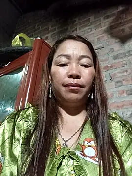 Yellow-pink online show from 04/18/26, 12:07