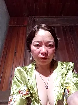 Yellow-pink online show from 03/31/26, 11:07