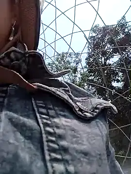 Yellow-pink online show from 04/09/26, 03:41