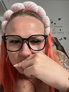 Snapshot of Fiebie_licious_ chatting on 07/19/26, 01:36 Fiebie licious online show from 07/19/26, 01:36