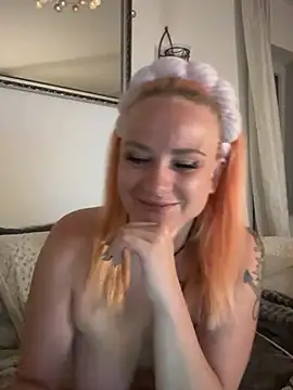 Snapshot of Fiebie_licious_ chatting on 06/22/26, 12:38 Fiebie licious online show from 06/22/26, 12:38