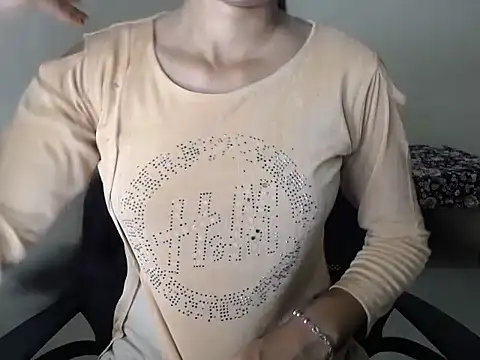 shreya sharma01 online show from 04/15/26, 05:24