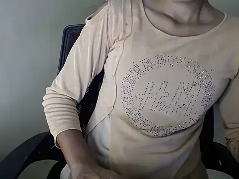 shreya sharma01 online show from 04/07/26, 05:09