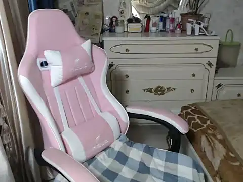 Snapshot of Sweet_Lena7 chatting on 04/08/26, 12:34 Sweet Lena7 online show from 04/08/26, 12:34