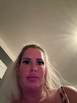 Snapshot of anna_kournikova chatting on 06/08/26, 07:58 anna kournikova online show from 06/08/26, 07:58