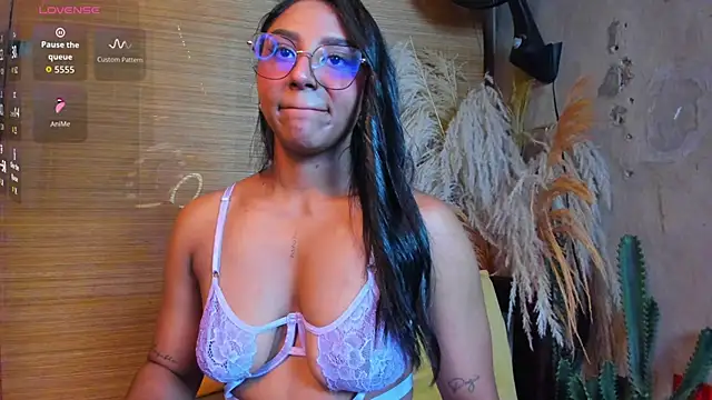 Victoria Gonzalez online show from 03/08/26, 12:41