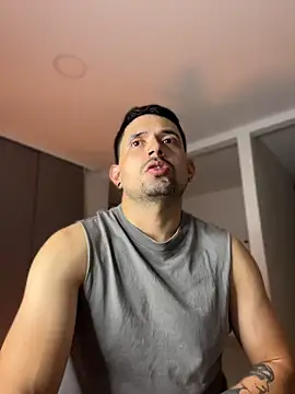 TroyeSavage online show from 04/07/26, 10:50