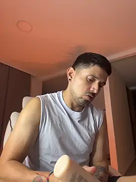 TroyeSavage online show from 04/12/26, 10:40