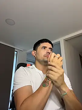 TroyeSavage online show from 03/31/26, 11:34