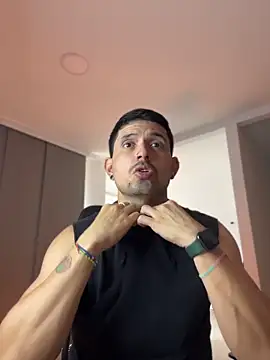 TroyeSavage online show from 04/10/26, 07:54