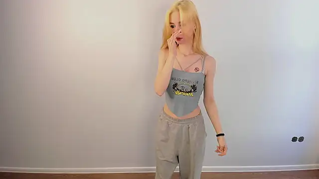 August female online show from 03/18/26, 12:30