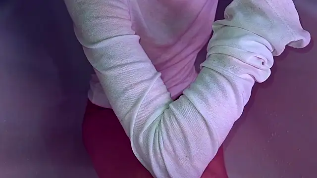 Snapshot of very_strange_things chatting on 04/04/26, 05:25 very strange things online show from 04/04/26, 05:25