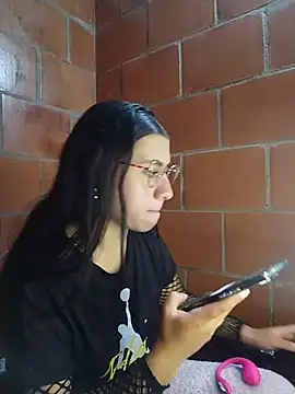 Snapshot of Amanda_x1 chatting on 04/07/26, 06:43 Amanda x1 online show from 04/07/26, 06:43