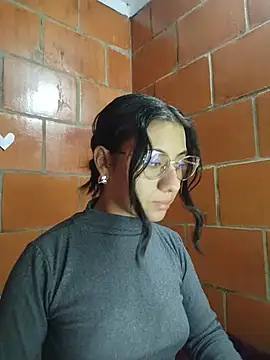 Snapshot of Amanda_x1 chatting on 04/13/26, 08:02 Amanda x1 online show from 04/13/26, 08:02