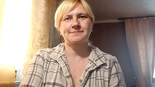 Snapshot of DiamondLady555 chatting on 05/31/26, 10:21 DiamondLady555 online show from 05/31/26, 10:21