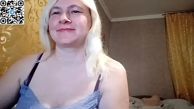 Snapshot of DiamondLady555 chatting on 03/17/26, 08:12 DiamondLady555 online show from 03/17/26, 08:12