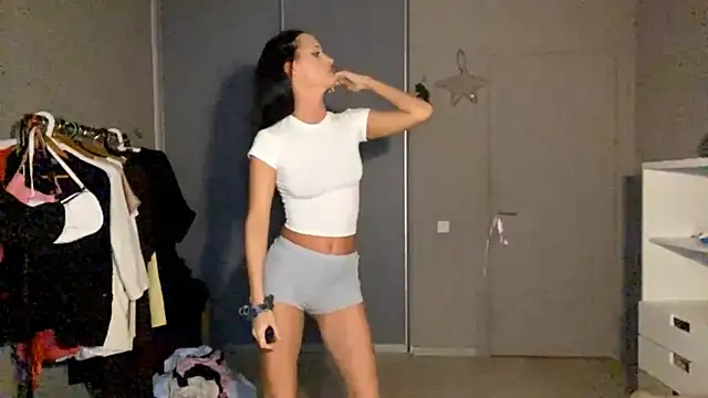 JonnaSzerszen online show from 04/07/26, 05:15