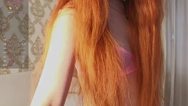 Snapshot of foxy_bloomm chatting on 06/15/26, 01:33 foxy bloomm online show from 06/15/26, 01:33