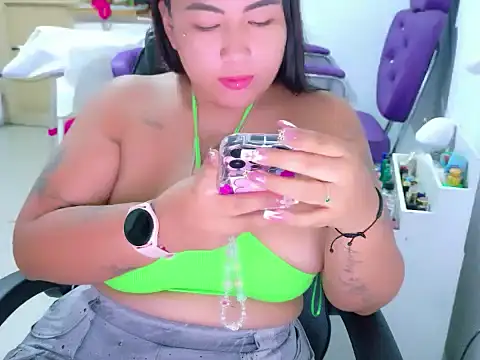 Snapshot of sexysofiaaa chatting on 05/18/26, 12:22 sexysofiaaa online show from 05/18/26, 12:22
