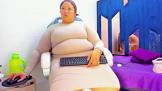 Snapshot of BustyyJuicy_Rs chatting on 07/10/26, 02:28 BustyyJuicy Rs online show from 07/10/26, 02:28