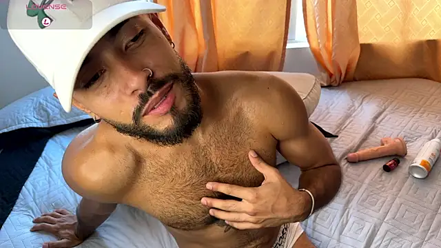 Mateobaer  online show from 04/22/26, 04:25