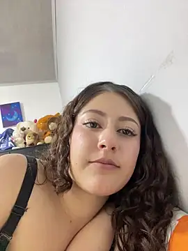 Snapshot of Lizzy_hott chatting on 03/19/26, 03:28 Lizzy hott online show from 03/19/26, 03:28
