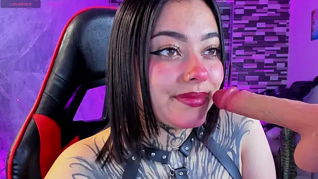 Snapshot of Sophiia_cherry chatting on 07/18/26, 07:22 Sophiia cherry online show from 07/18/26, 07:22