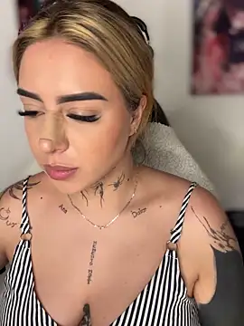 Snapshot of CarolQueen1_ chatting on 04/04/26, 01:50 CarolQueen1 online show from 04/04/26, 01:50