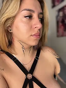 Snapshot of CarolQueen1_ chatting on 04/12/26, 12:41 CarolQueen1 online show from 04/12/26, 12:41