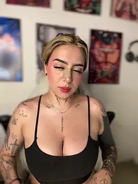 Snapshot of CarolQueen1_ chatting on 04/02/26, 01:18 CarolQueen1 online show from 04/02/26, 01:18