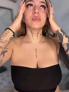 Snapshot of CarolQueen1_ chatting on 03/29/26, 01:46 CarolQueen1 online show from 03/29/26, 01:46