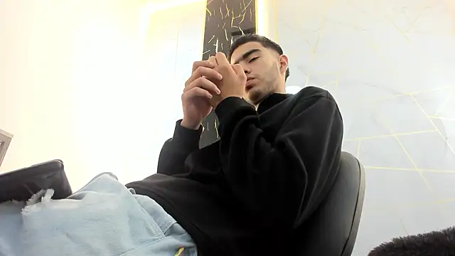 Valentin Lux online show from 04/18/26, 02:14