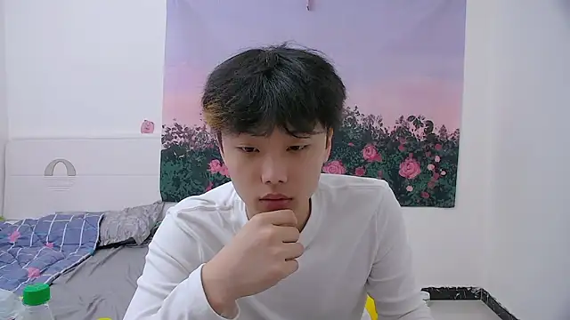 icecream-002 online show from 04/18/26, 12:40