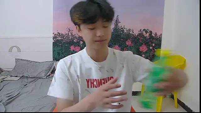 icecream-002 online show from 05/06/26, 11:47