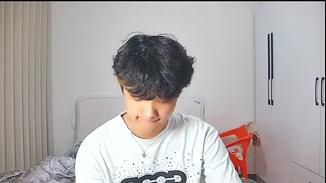 icecream-002 online show from 05/26/26, 02:37