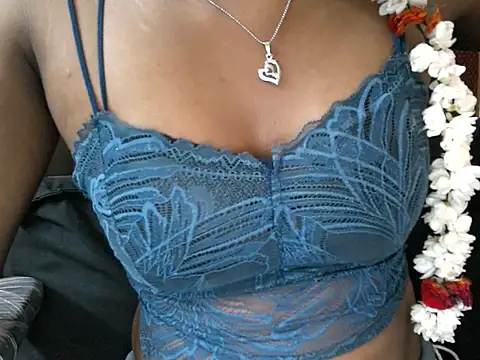 Snapshot of Couplehot00 chatting on 04/13/26, 07:12 Couplehot00 online show from 04/13/26, 07:12