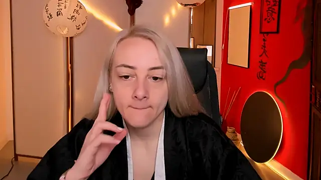 CarolMoor online show from 04/23/26, 09:05