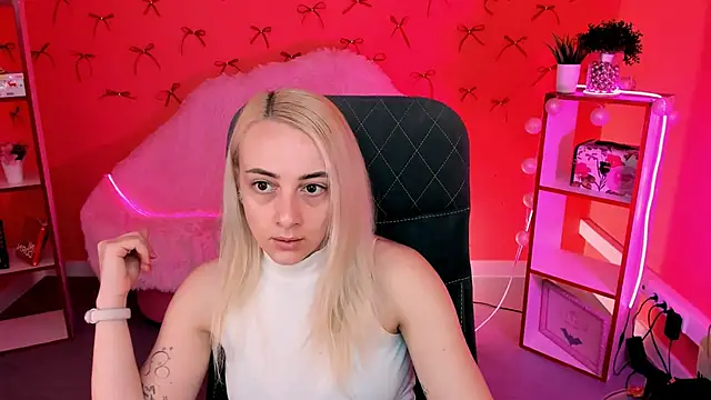 CarolMoor online show from 04/03/26, 09:05